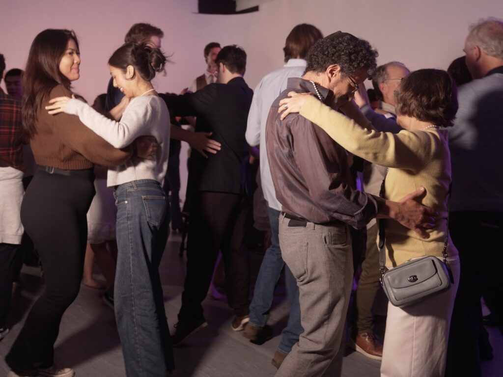 Cast and audience of VULGAR by Stephanie Mizrahi - Photo by Logan Miller.