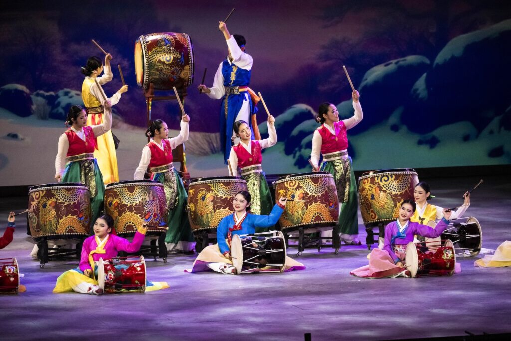 Kim Eung Hwa & Korean Dance Company - Photo by Timothy Norris.