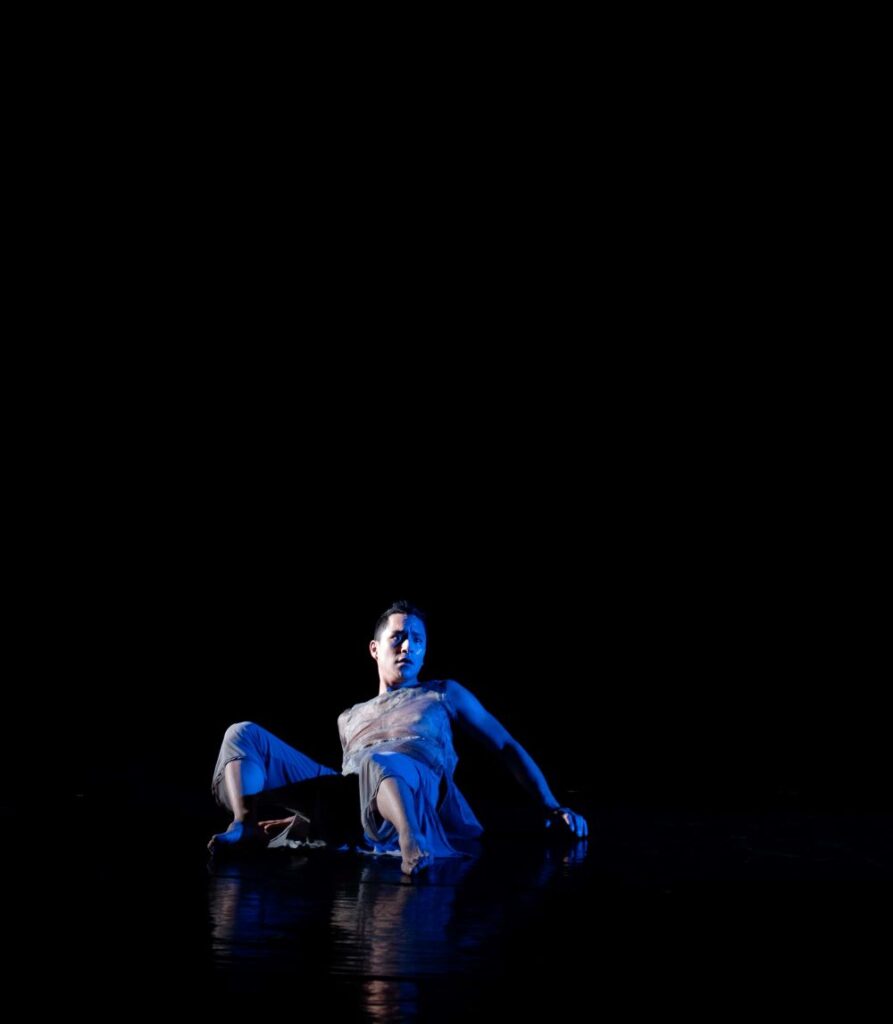Deborah Rosen and Dancers - Robert Huerta in Prelude to "ATZMI" - Photo by Matt Lara.