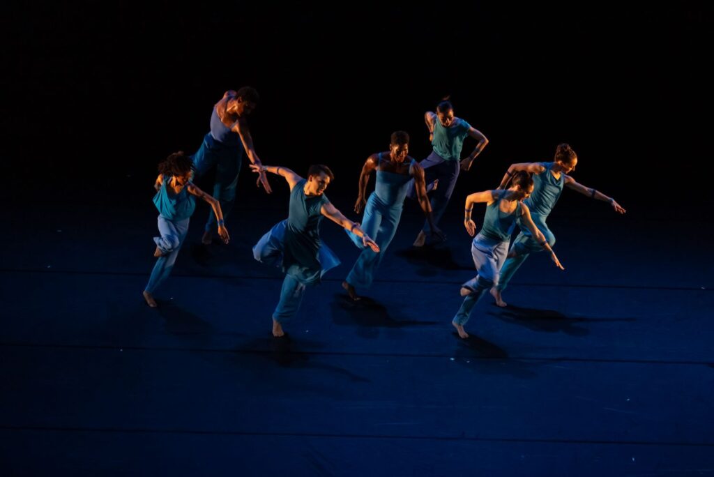 Martha Graham Dance Company in Hope Boykin's "En Mass" - Photo by Mackenzee Osborne.