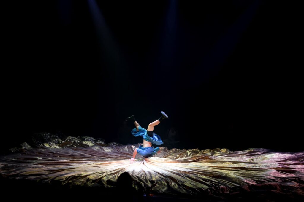 Compagnie Hervé Koubi in "Sol Invictus - Photo by Nathalie Sternalski.