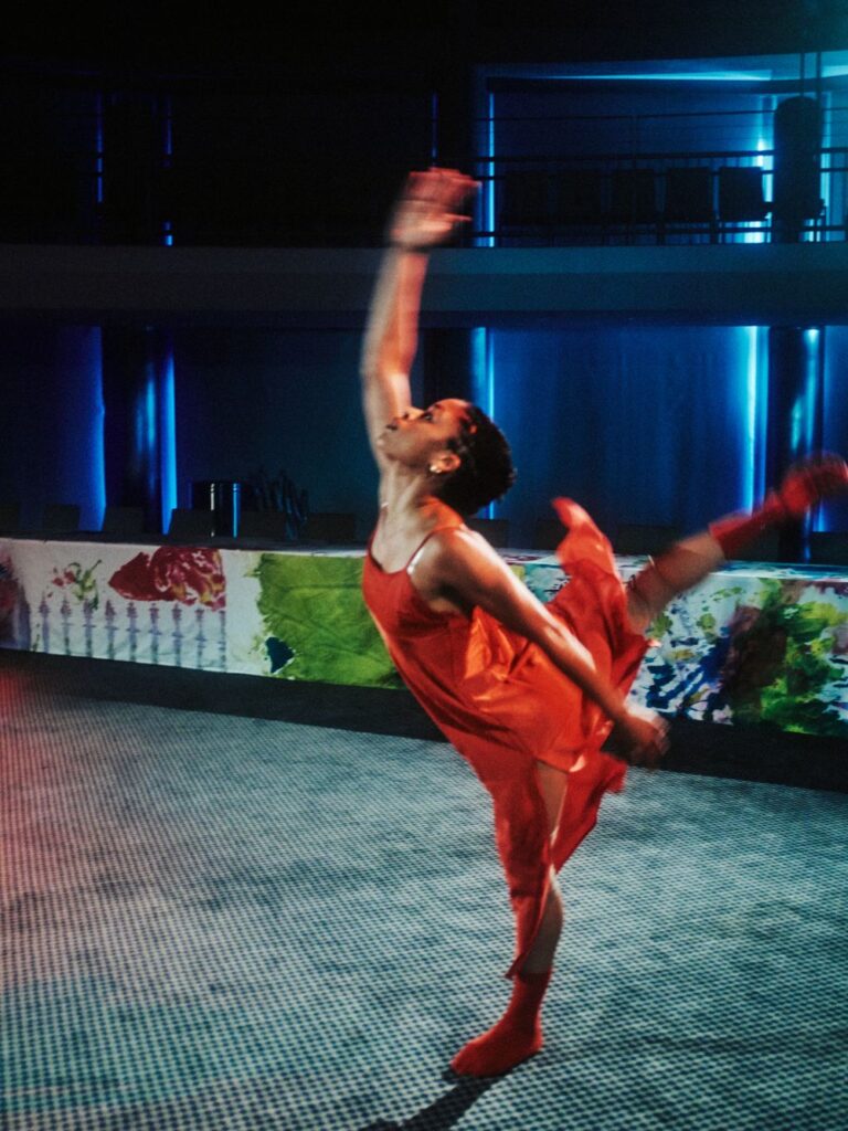 Volta Collective - Anaya Gonzalez in "Dis-order" choreographed by Mamie Green - Photo by Roman Koval.