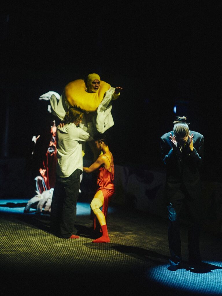 Volta Collective in "Dis-order" choreographed by Mamie Green - Photo by Roman Koval.