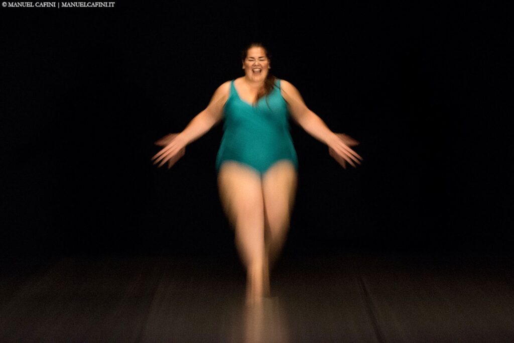 Claudia A. Marsicano in Silva Gridaudi's "R.OSA" - Photo by Manuel Cafini.