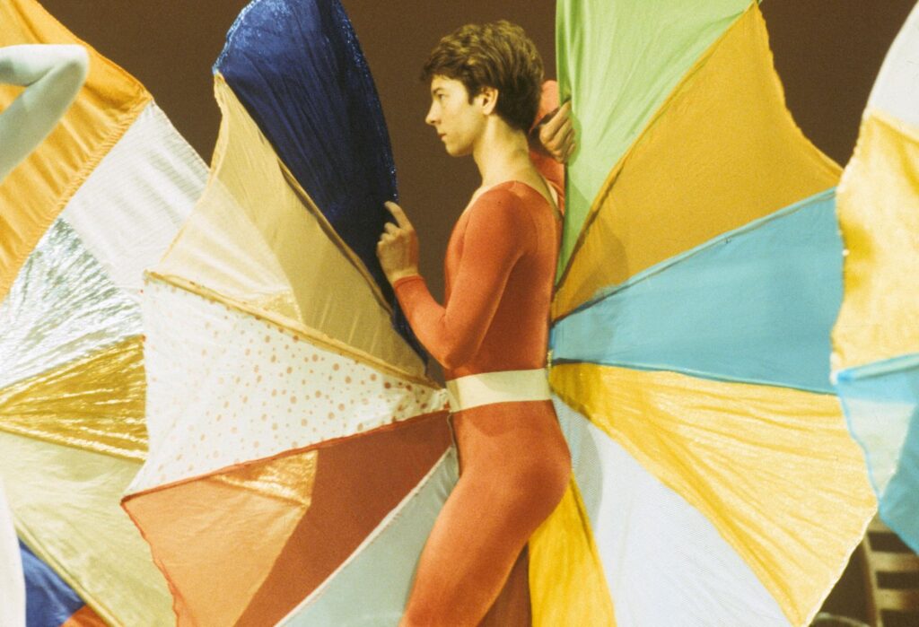 Jim Self in "Travelogue" (1977) Choreography by Merce Cunningham - Photograph by Charles Atlas, 1977. Courtesy of theMerce Cunningham Trust and the Jerome Robbins Dance Division, The New York Public Library.