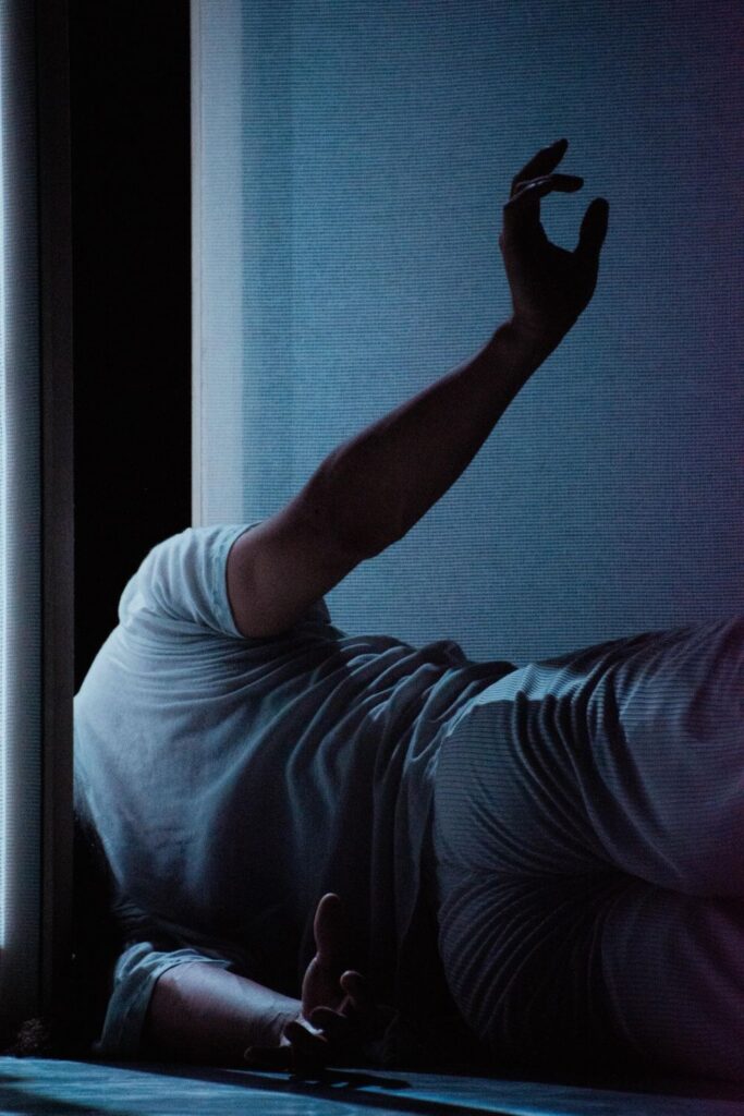 Shu Kinouchi in "Wall-Body" - Photo by Hope Spears.