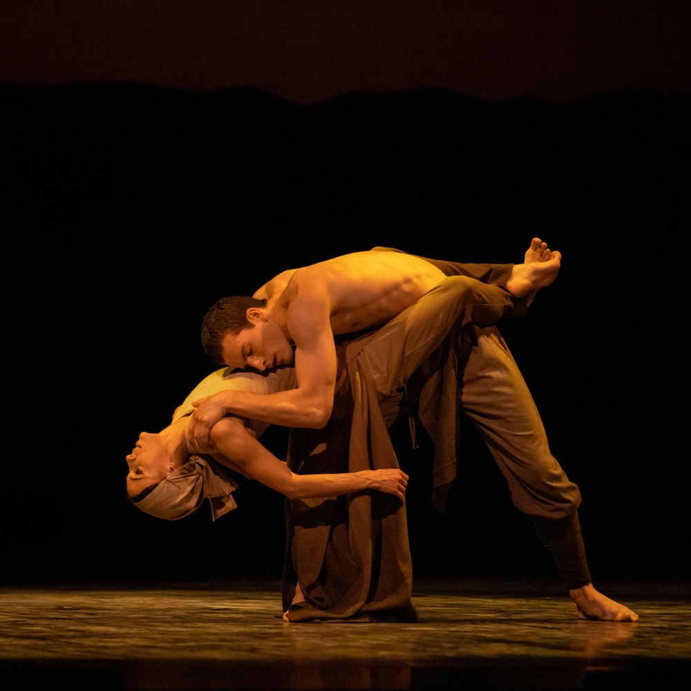 Katherine Barkman with Benjamin Davidoff in Akram Khan’s “Dust” - Photo by Reneff Olson Productions.