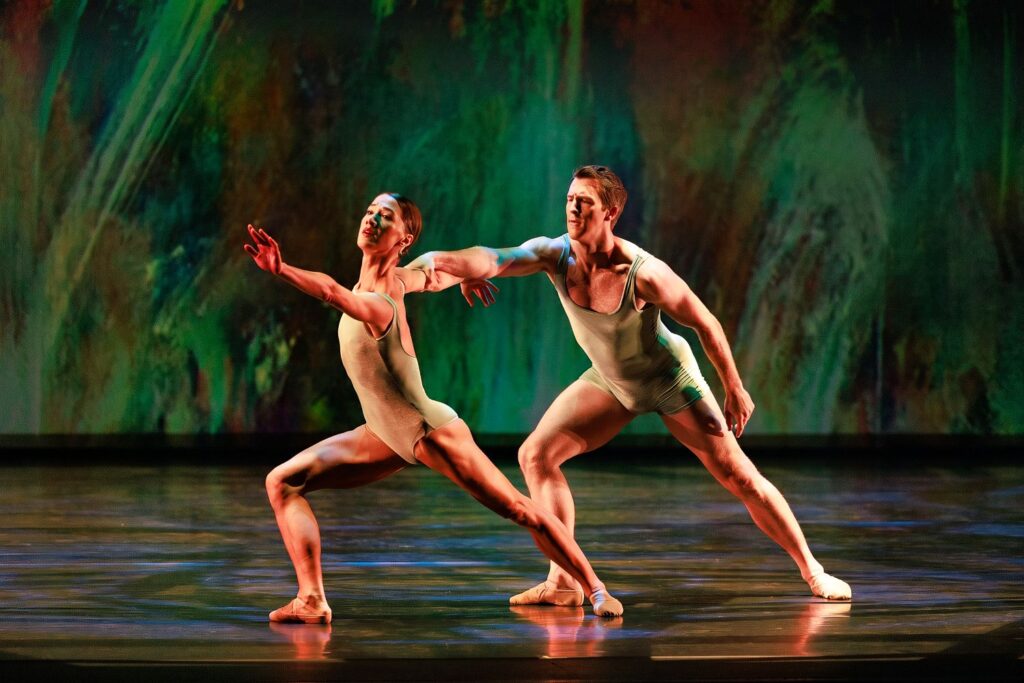 Raiford Rogers Modern Ballet - Tetyana Martyanova and Roddy Doble in "Who Can See the Wind?" - Photo Steve Cohen.