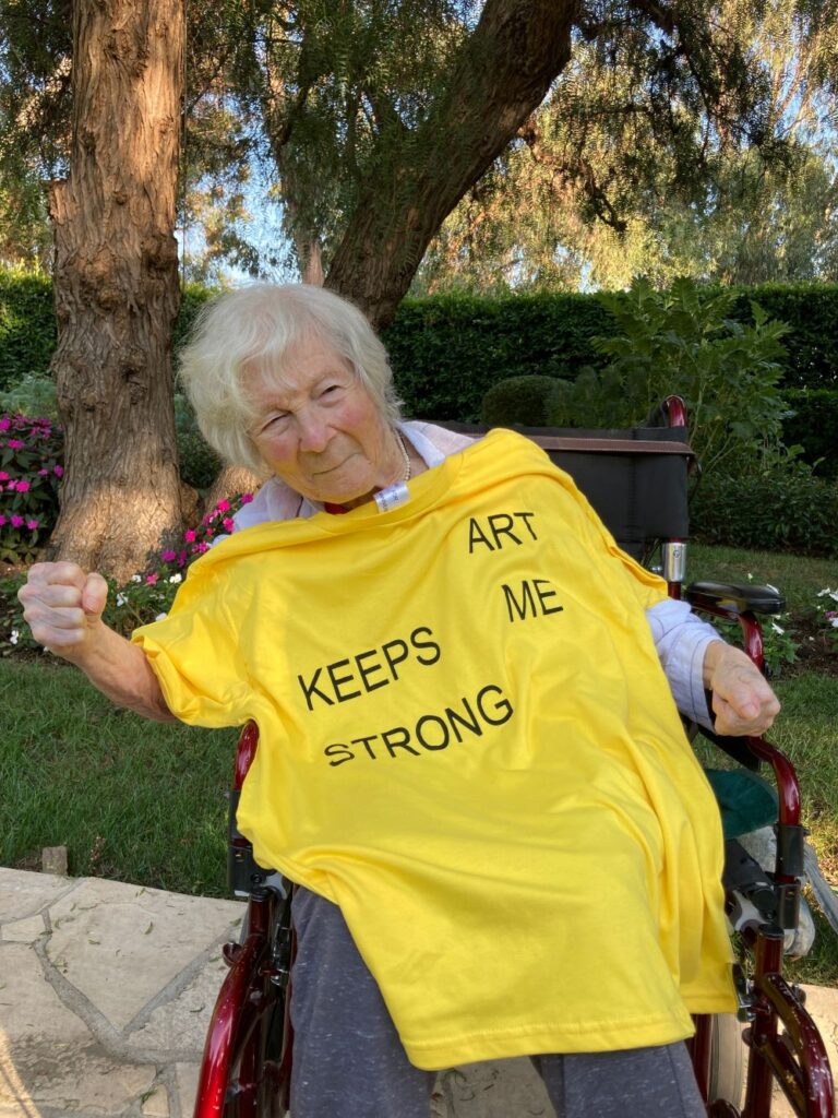 Simone Forti “Art Keeps Me Strong”. Photo by AJ.2025.