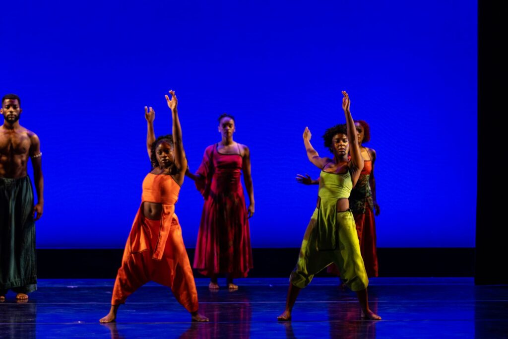 Ronald K. Brown/EVIDENCE - Spirit Priester, Aaliyah Fisher, Malcolm Young, Amina Vargas, Samiyah Lynnice in "Upside Down" - Photo by Quinn B. Wharton.