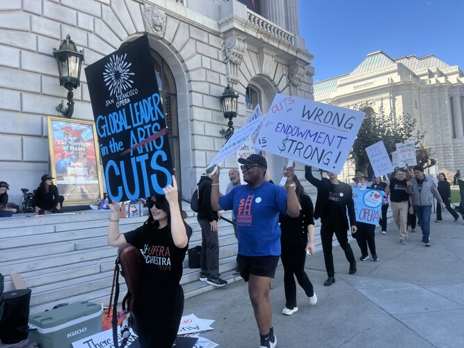 Musicians strike outside the San Francisco Opera. Photo by Henry Tsuji.