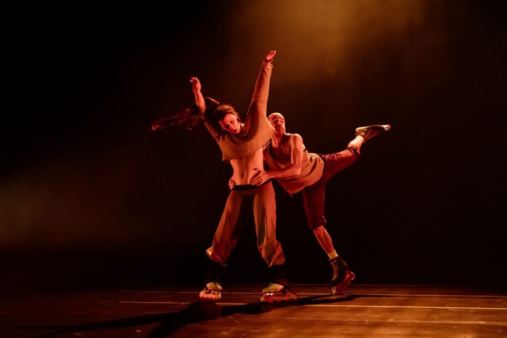 Le Patin Libre - Maude Poulin and Alexandre Hamel in "Melt" - Photo by Caroline Thibault.