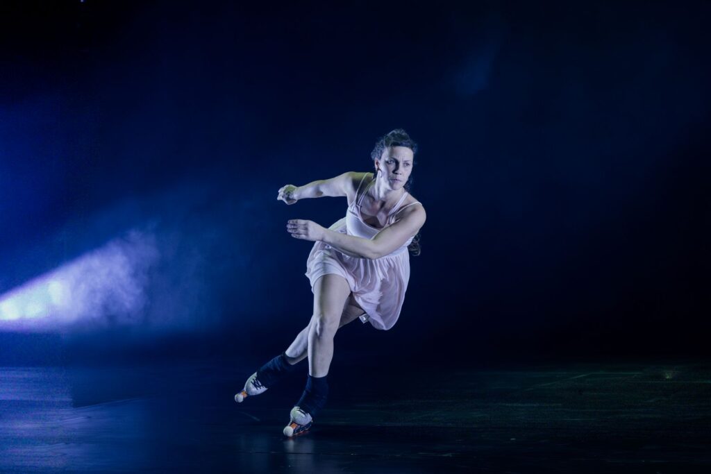 Le Patin Libre - Maude Poulin in "Melt" - Photo by Caroline Thibault.