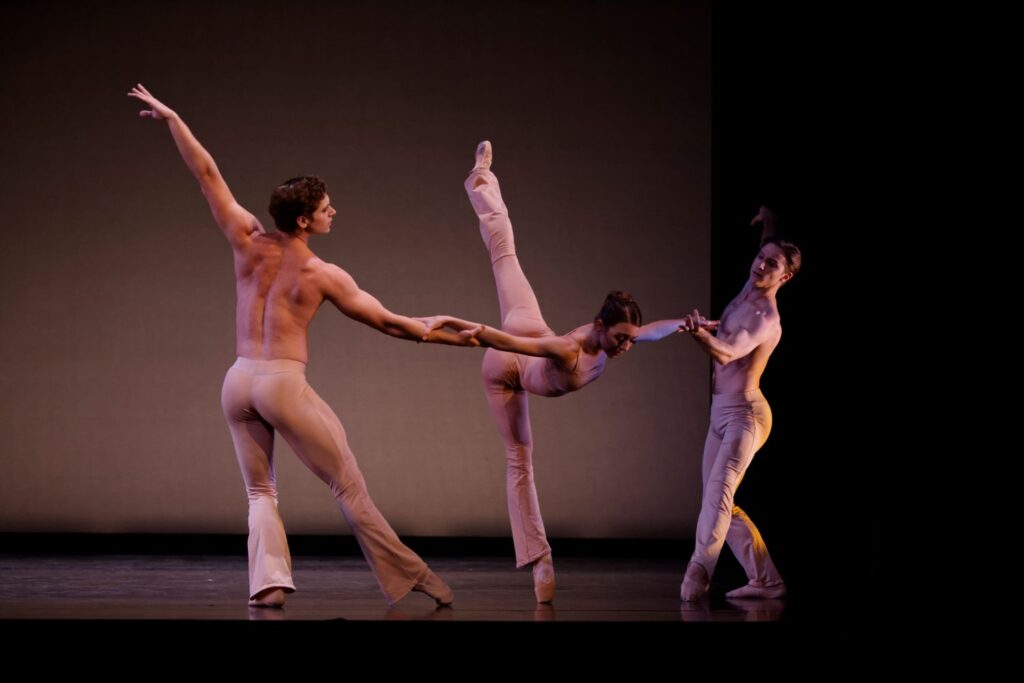 Houston Ballet in "Sons de L'âme" Choreography by Stanton Welch - Photo by Sebastien MATHE.