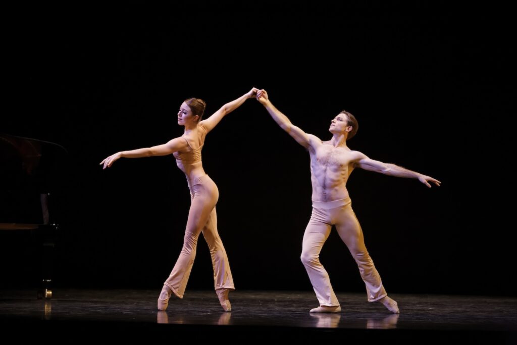 Houston Ballet. Photo by Sebastien Mathe.